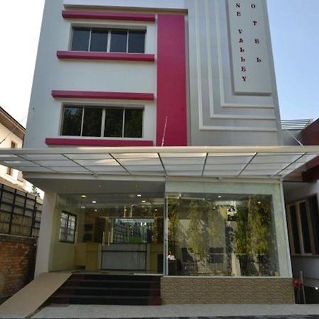 Serene Valley Hotel Янгон Экстерьер фото