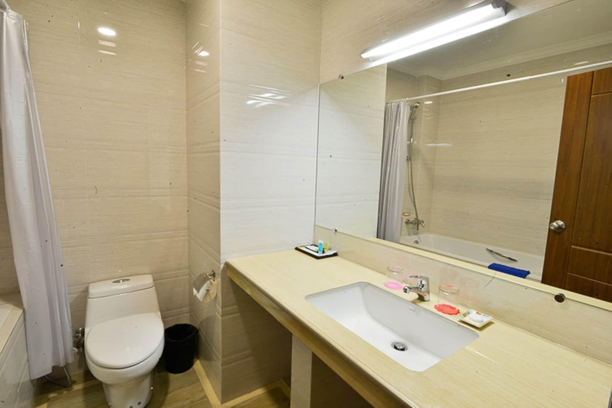 Serene Valley Hotel Янгон Экстерьер фото