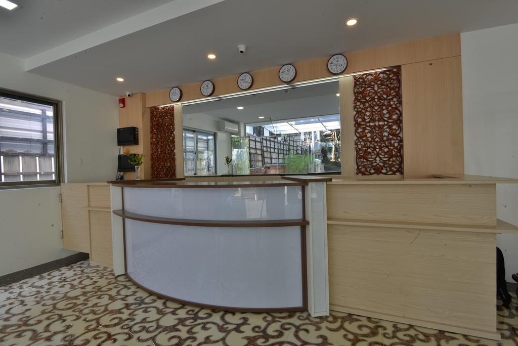 Serene Valley Hotel Янгон Экстерьер фото
