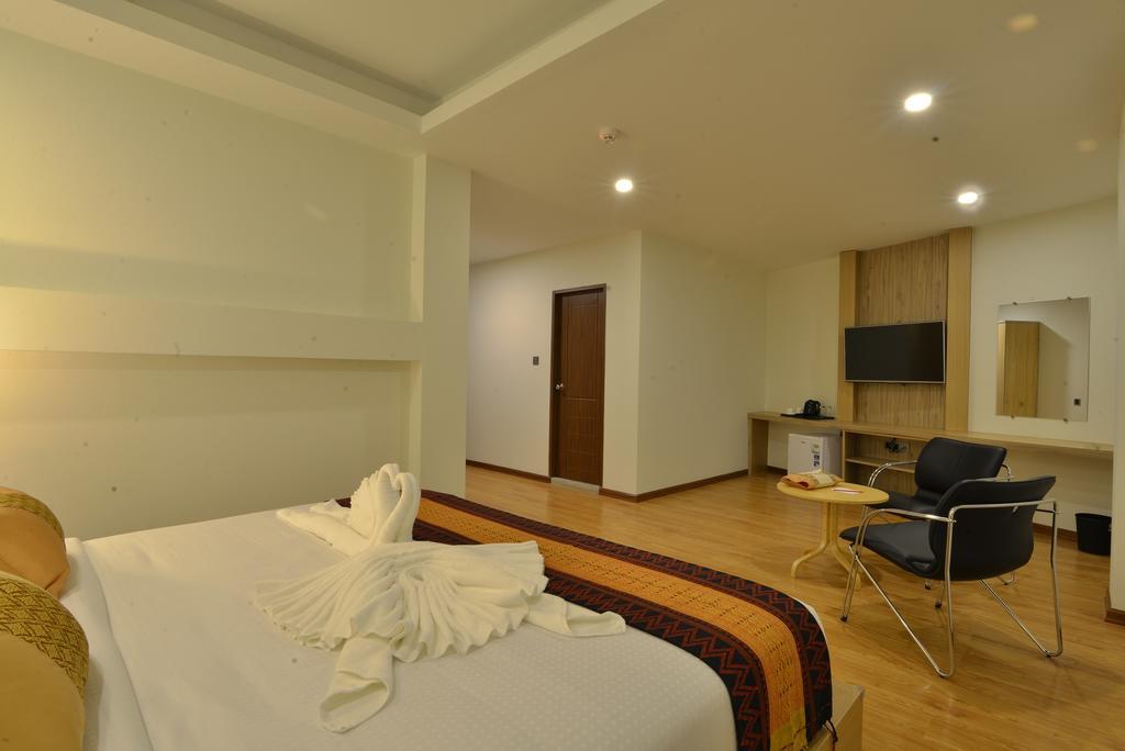 Serene Valley Hotel Янгон Экстерьер фото