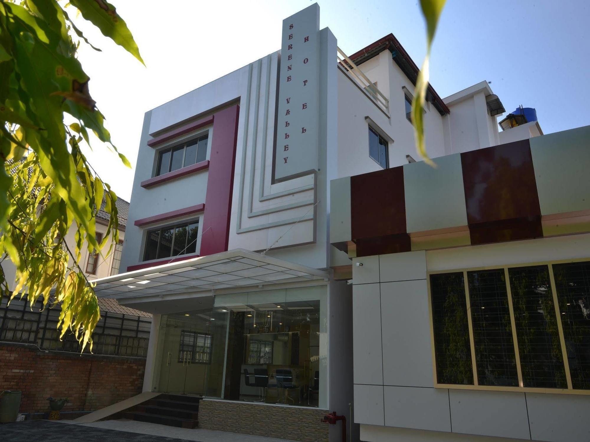 Serene Valley Hotel Янгон Экстерьер фото