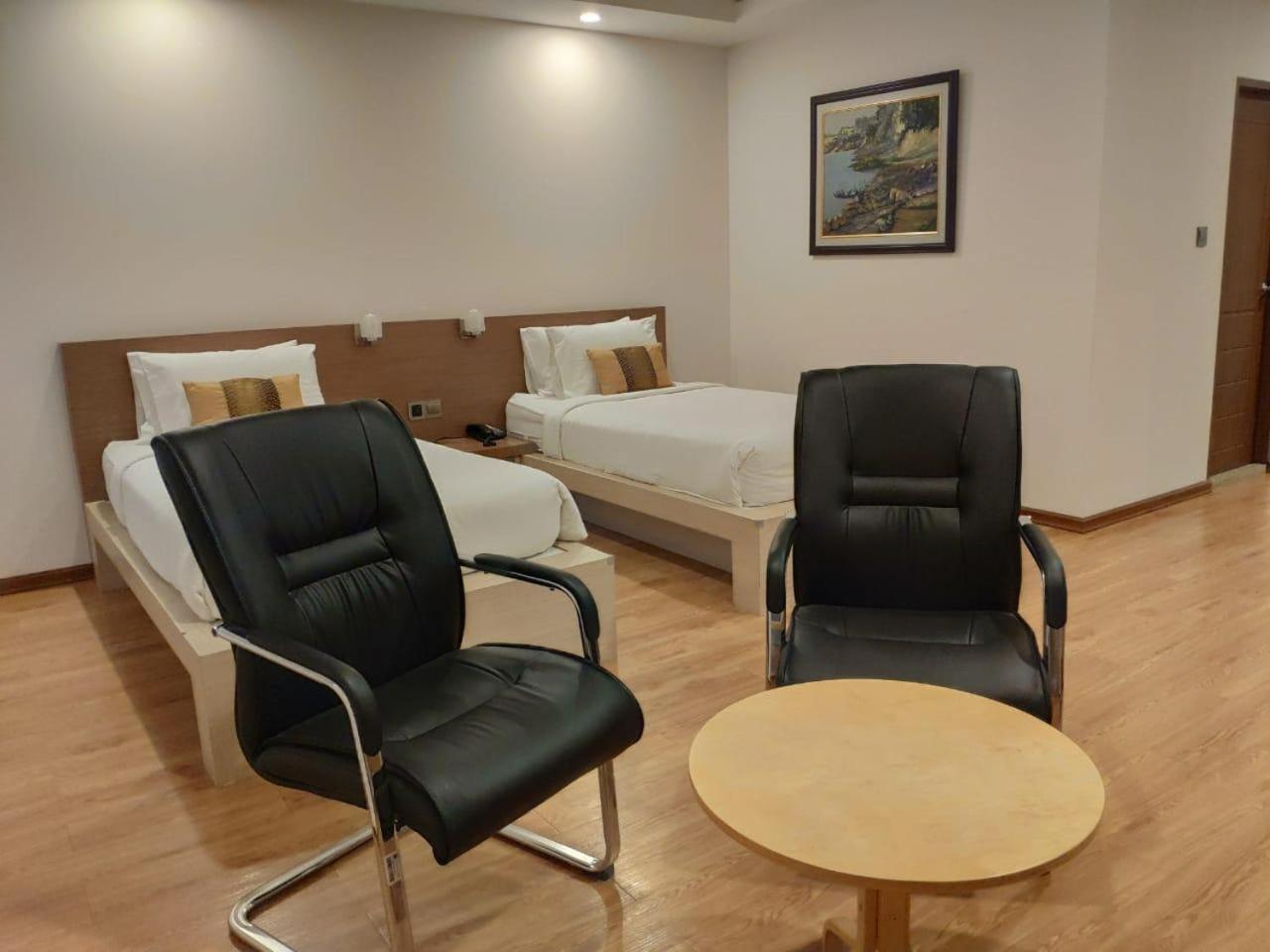 Serene Valley Hotel Янгон Экстерьер фото
